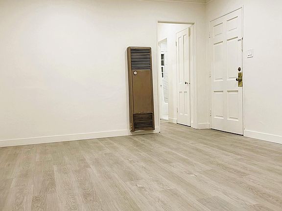 3rd image of 2956 1/2 Francis Ave