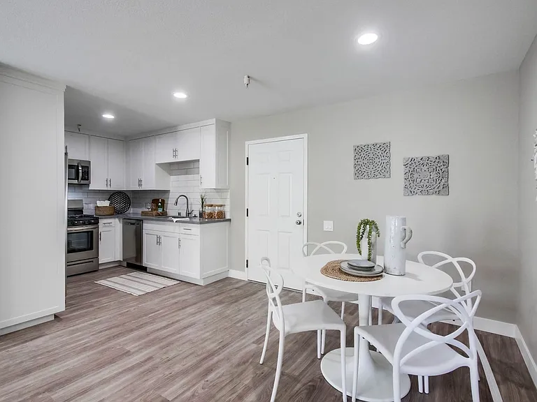 Eugene Eddy | Newly Renovated Apartment Homes — Photo 15