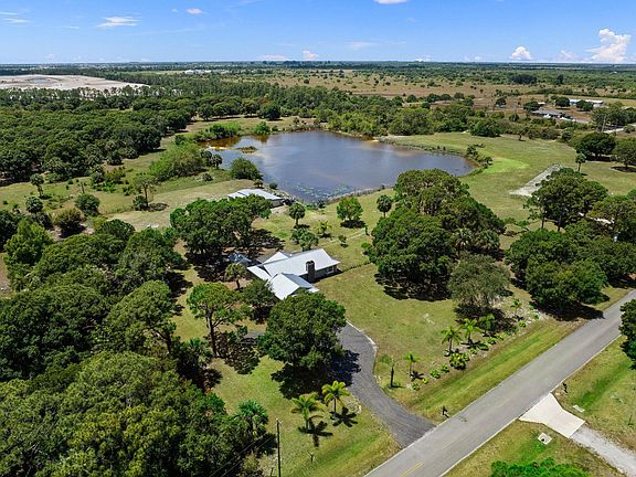 3rd image of 11861 Palomino Drive