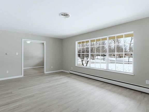 4th image of 2927 Woodstock Ct
