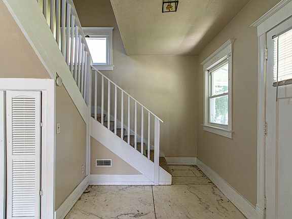 4th image of 2712 Elizabeth Ave