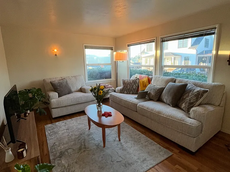 610 Bonnie St — Photo 2
