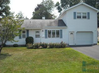 16 Pinecrest Rd, Whitesboro, NY 13492