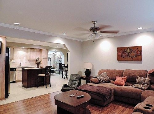3rd image of 943 E Marigold Ln