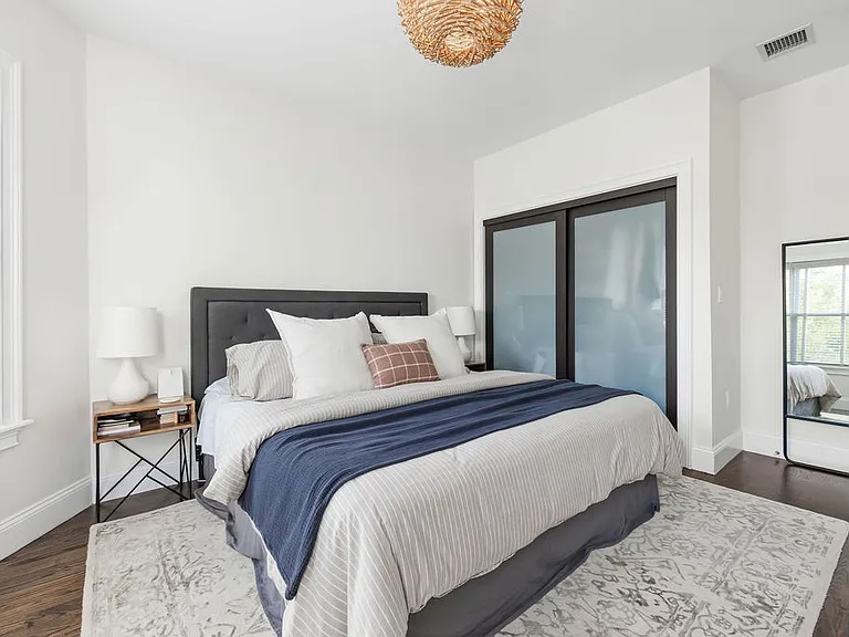735 E 3rd St #3 — Photo 10