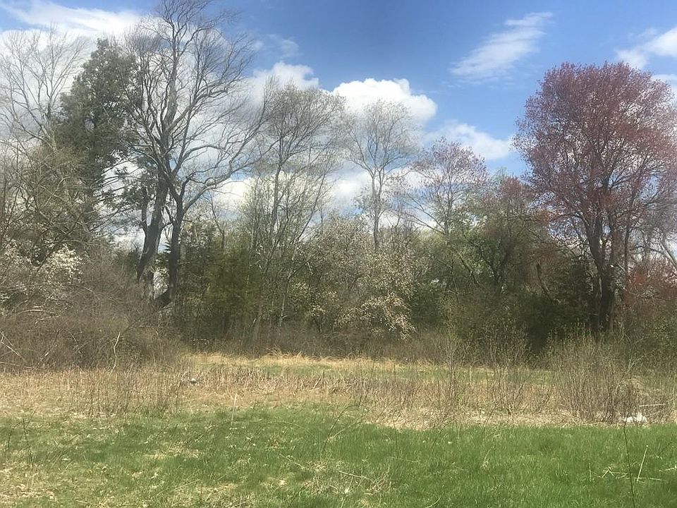 2nd image of 615 Pleasant St