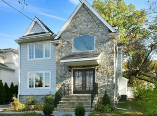 450 Chestnut St, Ridgefield, NJ 07657