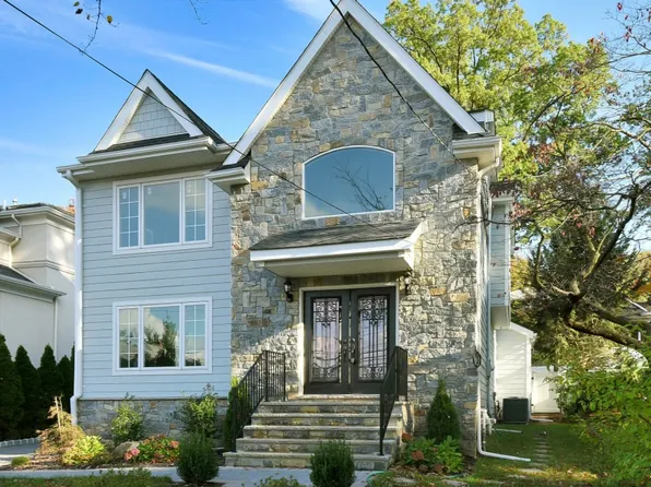 450 Chestnut St, Ridgefield, NJ 07657