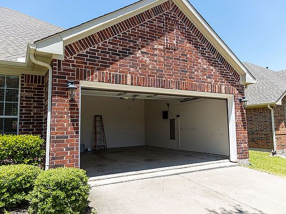 4th image of 1415 Laura Dr