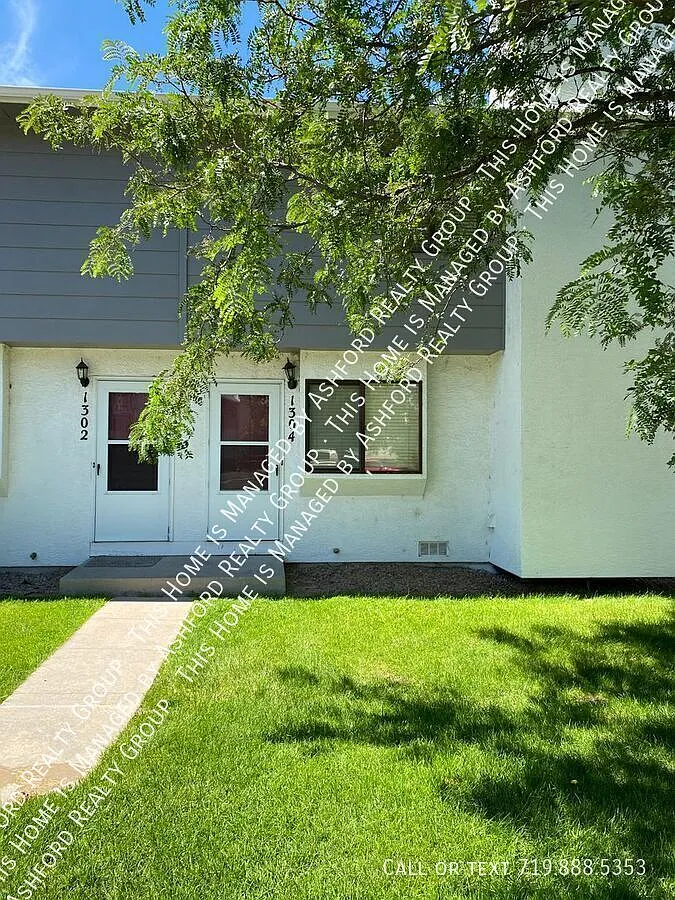 2 bed, 1.5 bath, 896 sqft, $1,395 — Photo 1