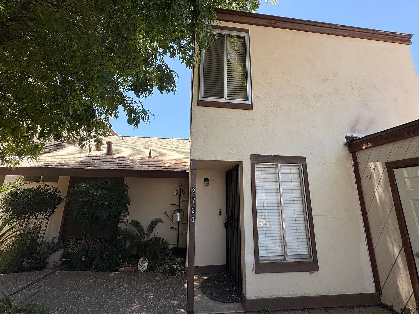 2 bedroom, 2 bath townhome near Mooney Blvd — Photo 1