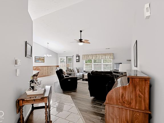 4th image of 6404 Barberry Dr