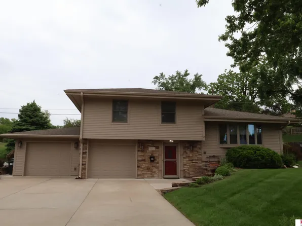 9112 Charles St, Omaha, NE 68114