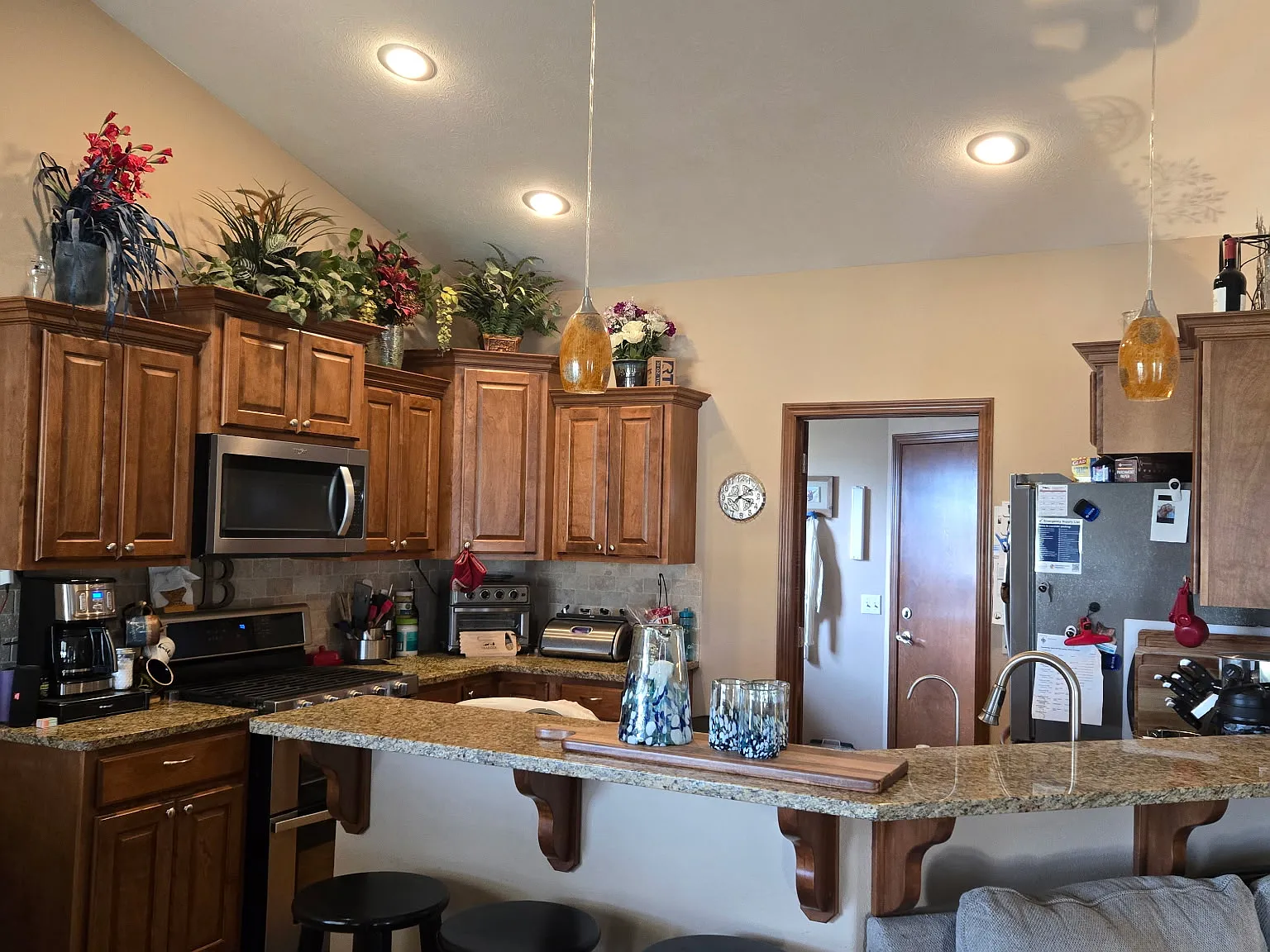 3 bed, 3200 sqft, $3,800 — Photo 2