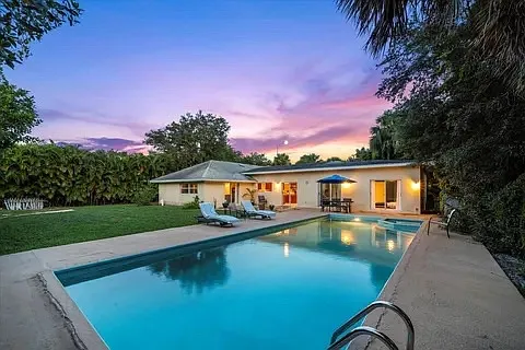 527 E Causeway Blvd — Photo 25