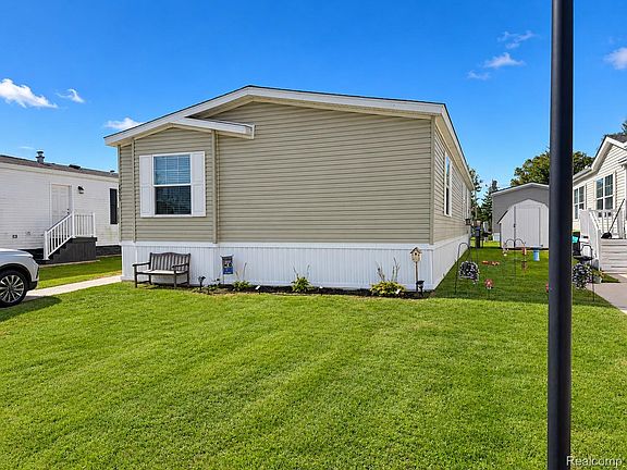 2nd image of 46425 Le Grande Blvd