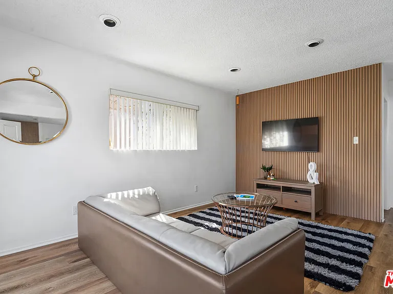 41 Westminster Ave — Photo 5