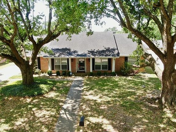 3rd image of 855 Chatwood Dr