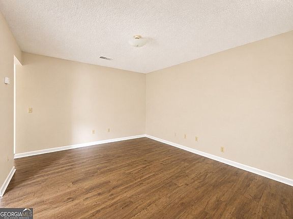 5th image of 109 Seaparc Cir #B