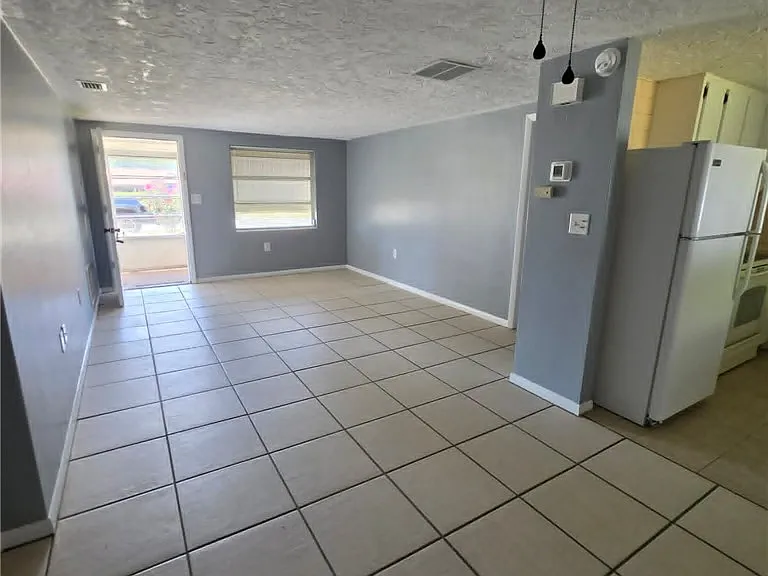 45 S Monroe St — Photo 17