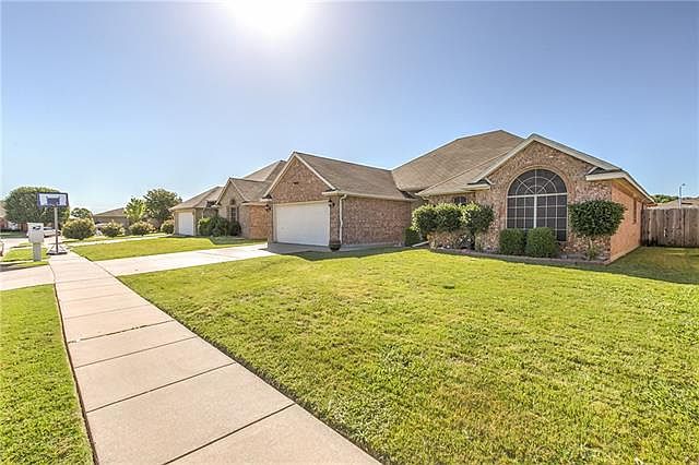 1st image of 909 Raenae Dr