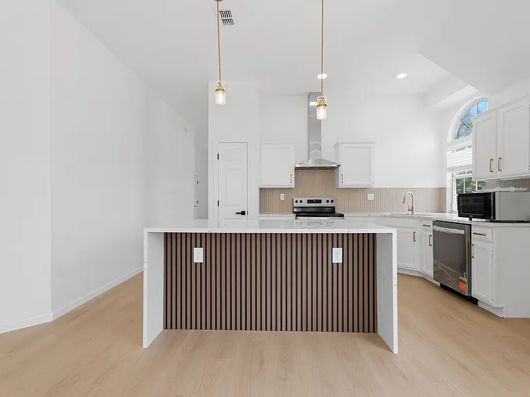 2201 Woodglen Dr — Photo 15