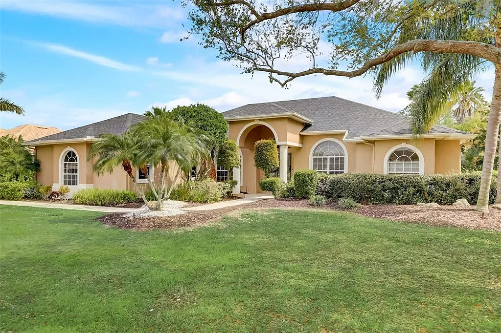 4 bed, 4.0 bath, 3400 sqft, $6,200 — Photo 1