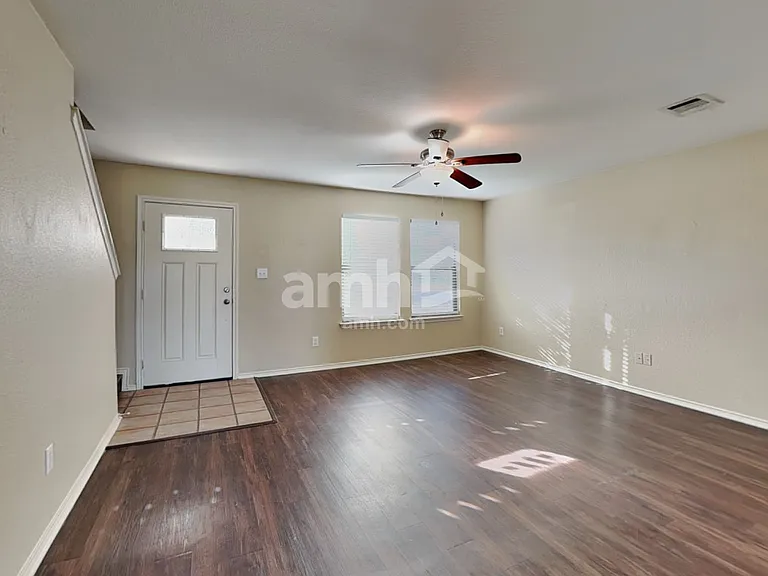 115 Karrie Dr — Photo 7