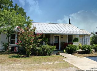 19240 Senior Rd, Von Ormy, TX 78073