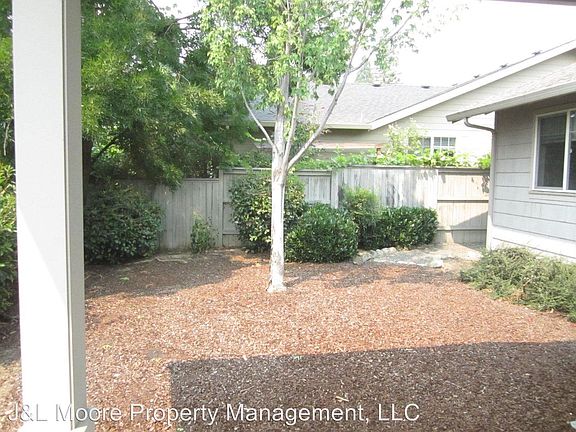 3rd image of 113 Breckinridge Dr
