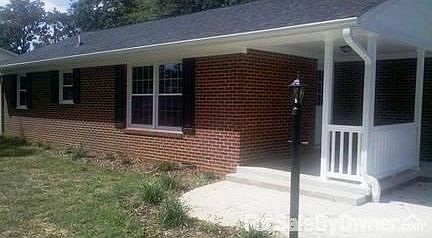 Nice covered entry way. : Perfect for sitting outside on those beautiful summer nights!
