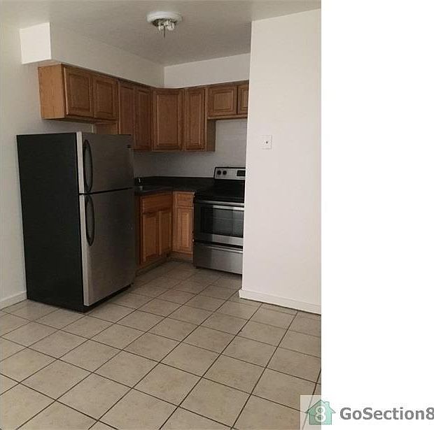 2nd image of 291 Clinton Pl