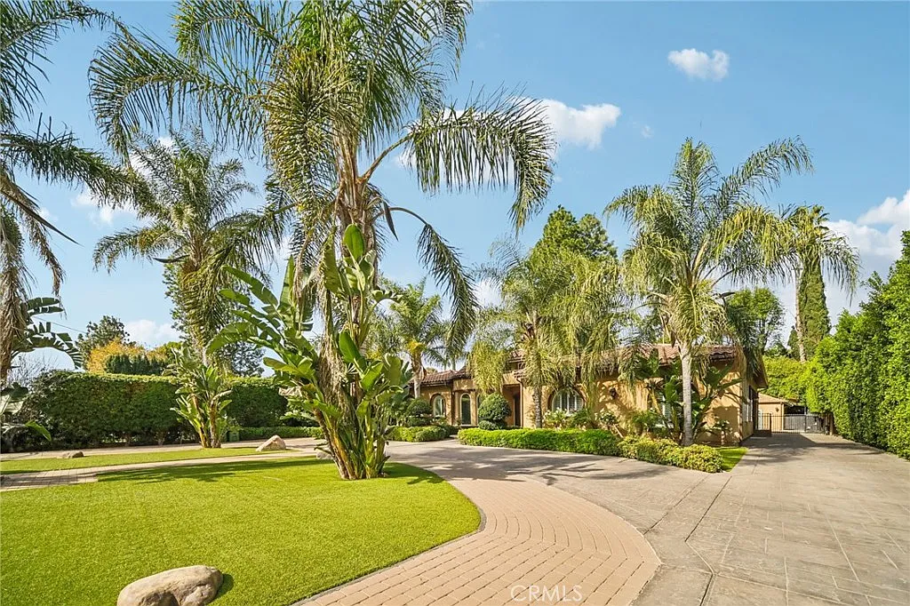 5 bed, 4350 sqft, $11,500 — Photo 3