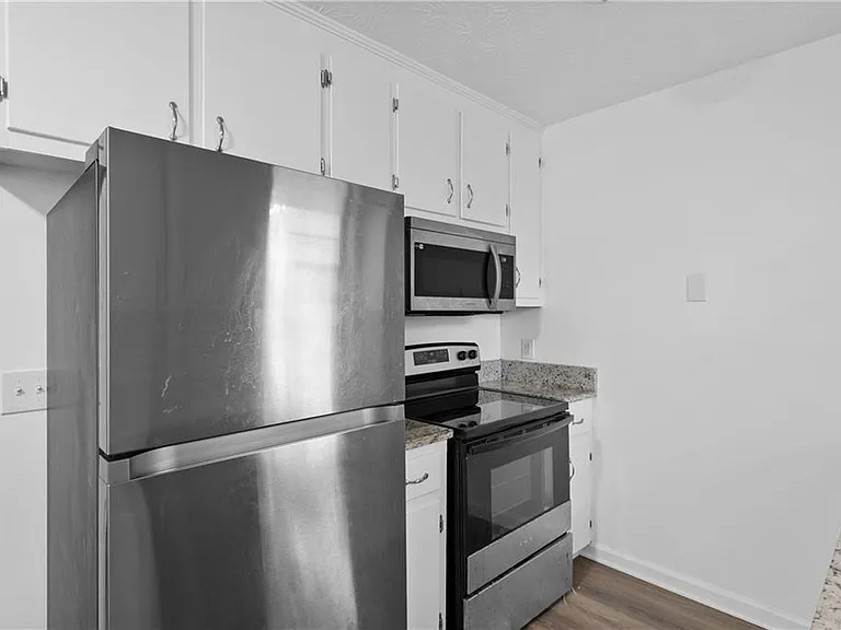 1012 Davis St #12 — Photo 10