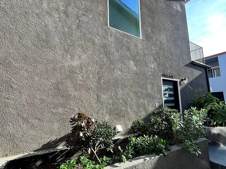 1235 W 37th Pl — Photo 13