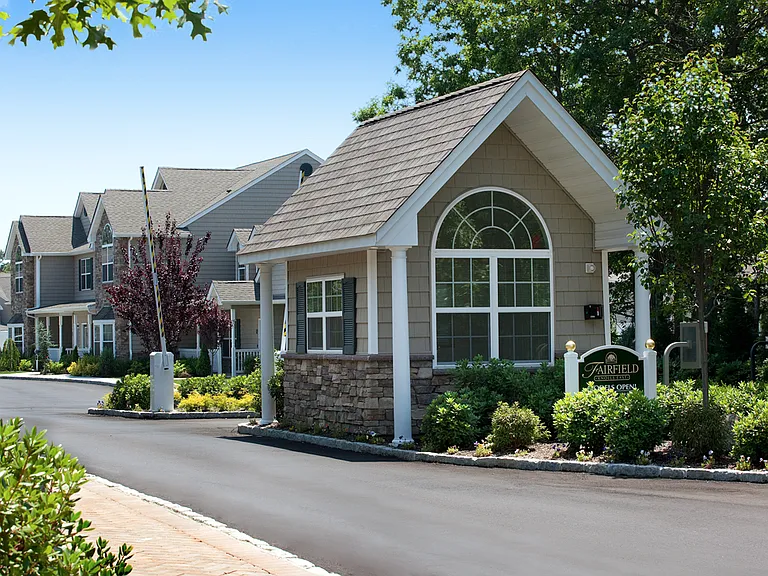 Fairfield Knolls East — Photo 11