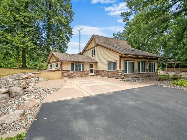 34707 Verdin St NW, Cambridge, MN 55008