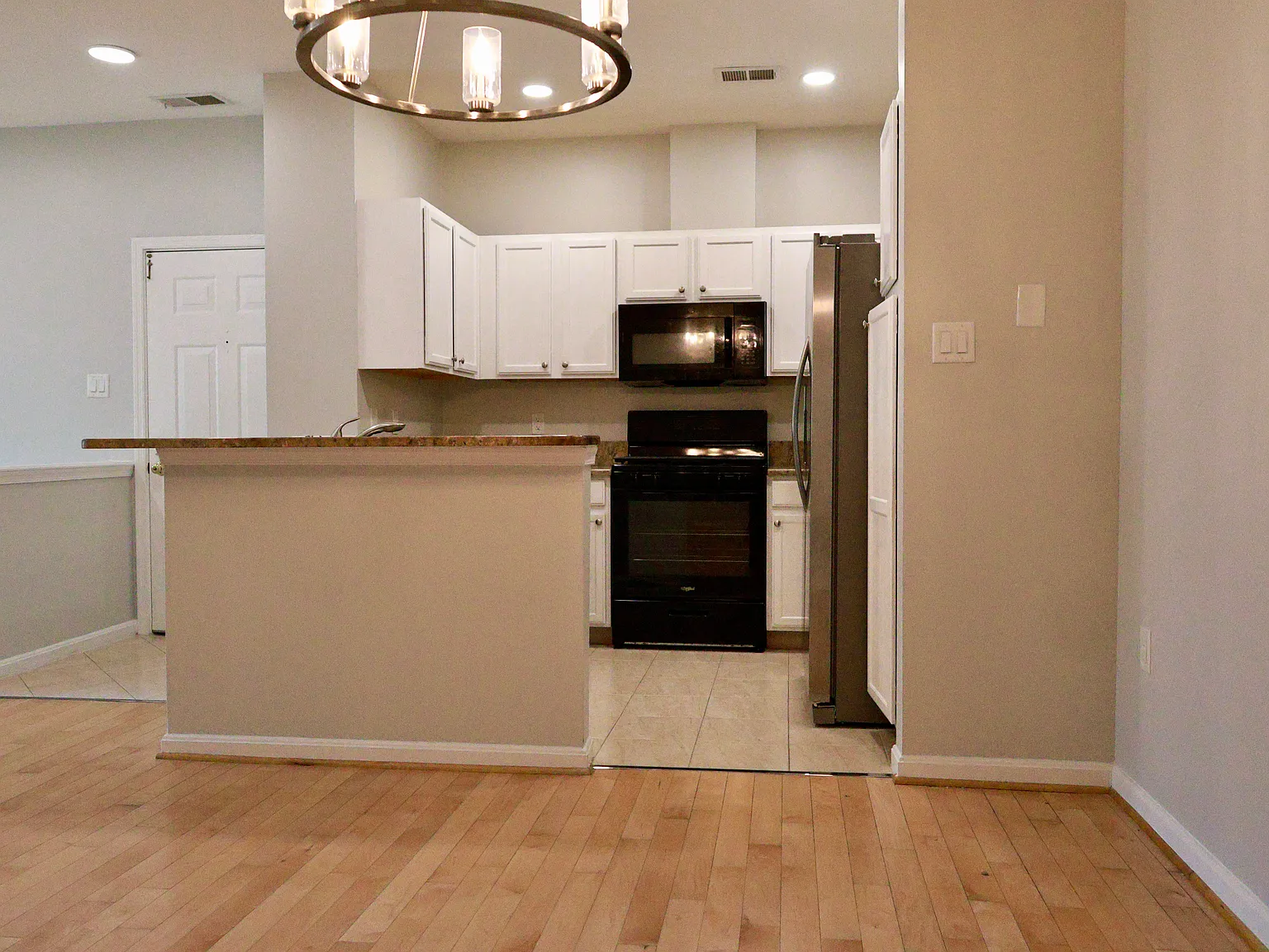 2 bed, 1214 sqft, $2,500 — Photo 4