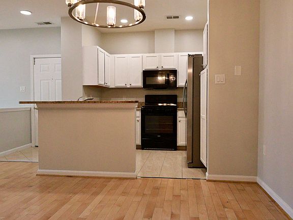 4th image of 4137 Fountainside Ln Unit 202