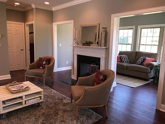 5th image of 1124 Leawood Dr