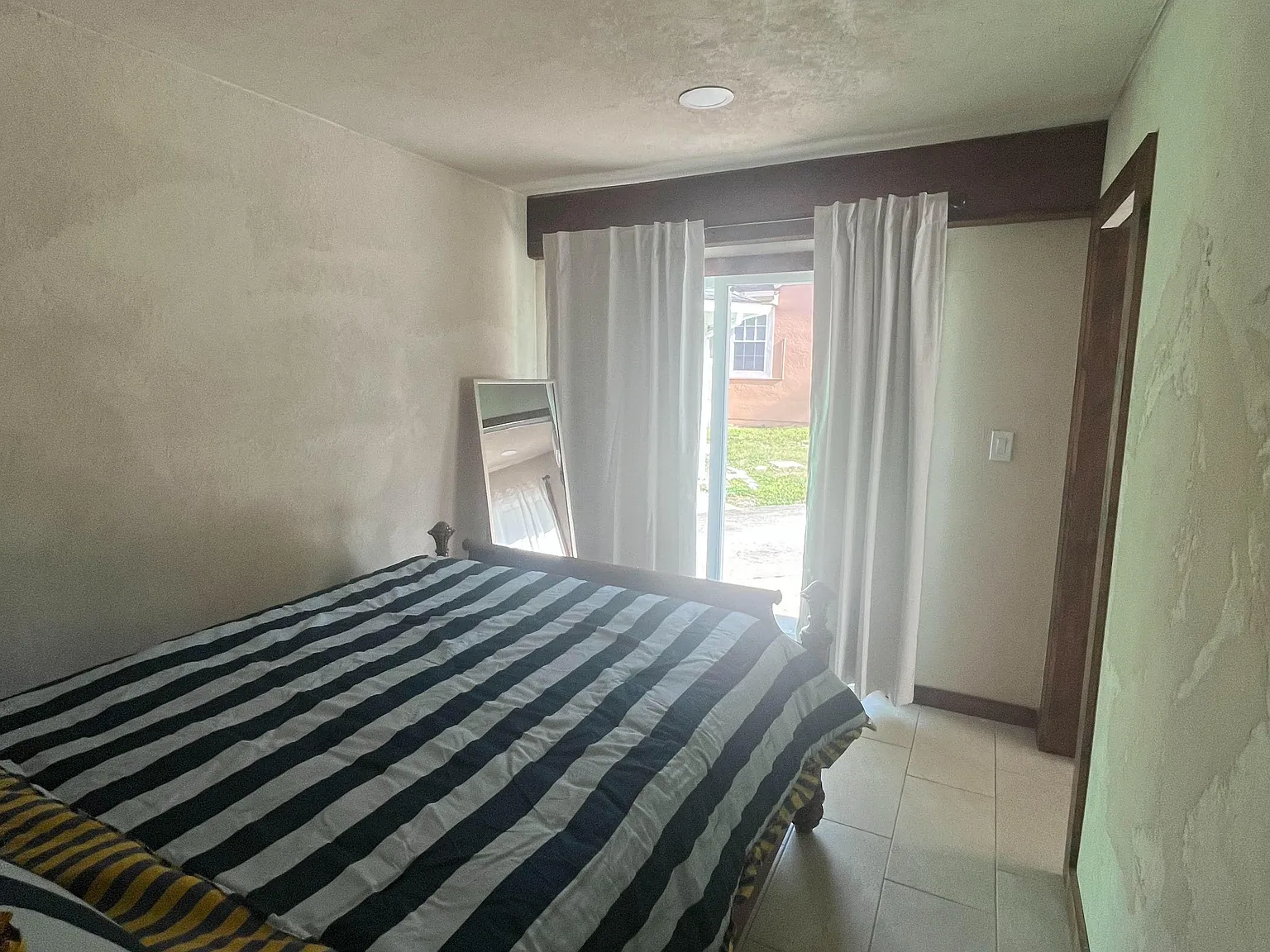 1 bed, 1.0 bath, 400 sqft, $1,979 — Photo 2