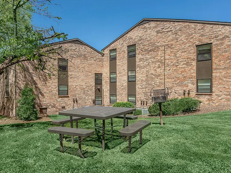 Gazebo Apartments — Photo 39