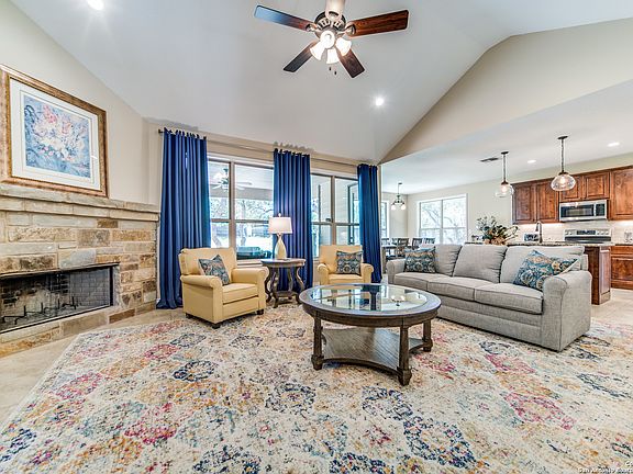 3rd image of 710 LAZY OAKS DR
