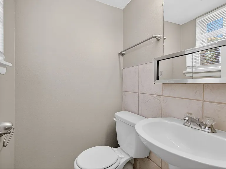 Brookview Apartments — Photo 37