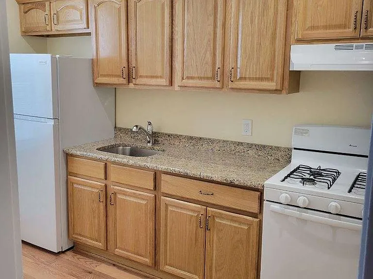1019 Pine Ave #1B — Photo 8