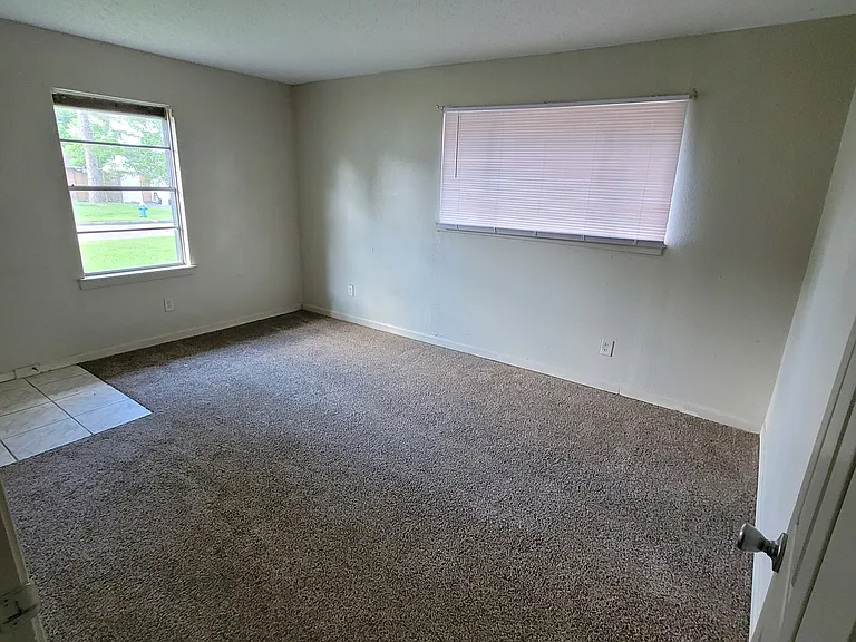 5726 Waterford Dr — Photo 6