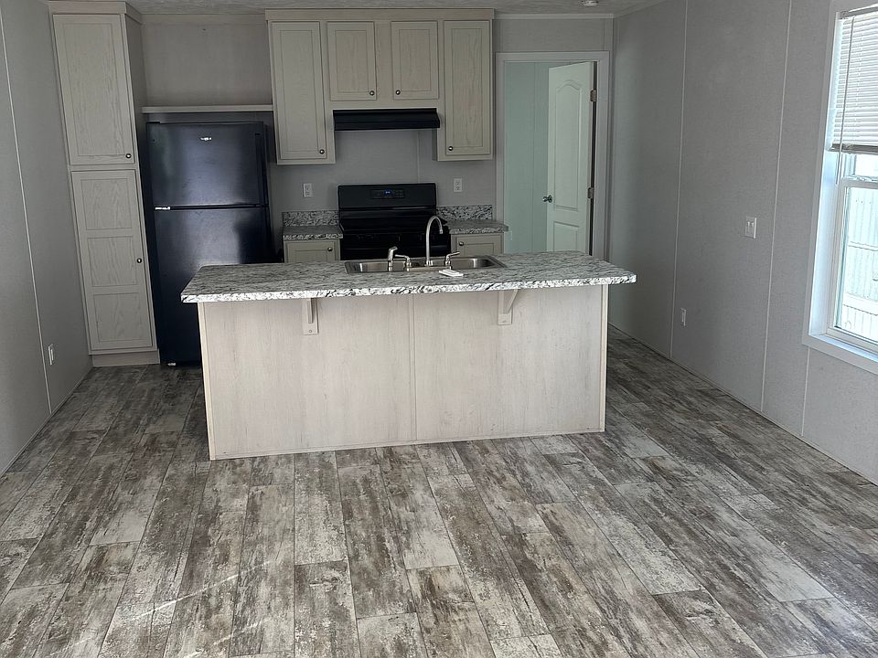 1st image of 10682 Hawthorn Rd #14