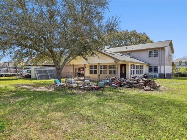 2516 Country Club Dr, Orange, TX 77630