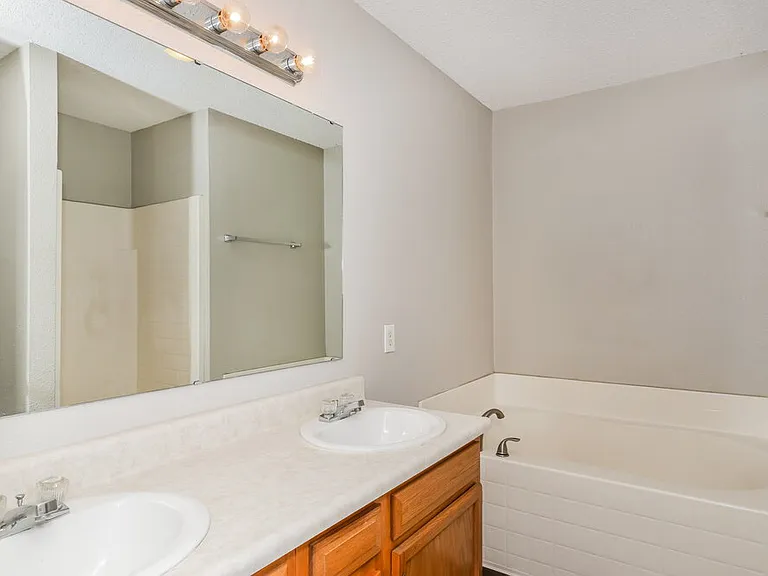 8020 Lake Tree Cir — Photo 11