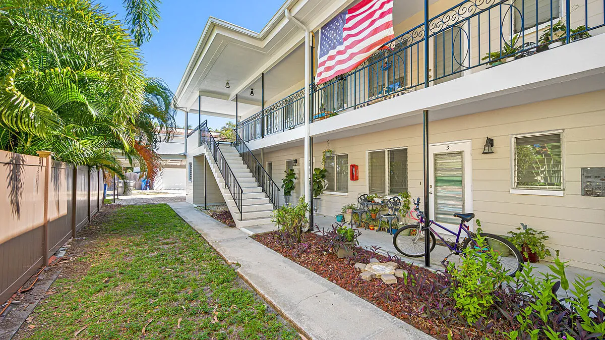 Photo 2 of 12 - 551 12th Ave NE - Saint Petersburg, FL Building Photo - 551 12th Ave NE